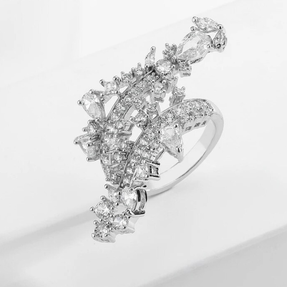 Beautiful Adjustable Crystal Ring - Picture 2 of 3